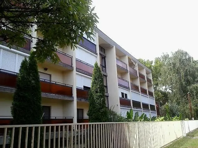 Gyoengyvirag Ueduelo - Mario Apartman