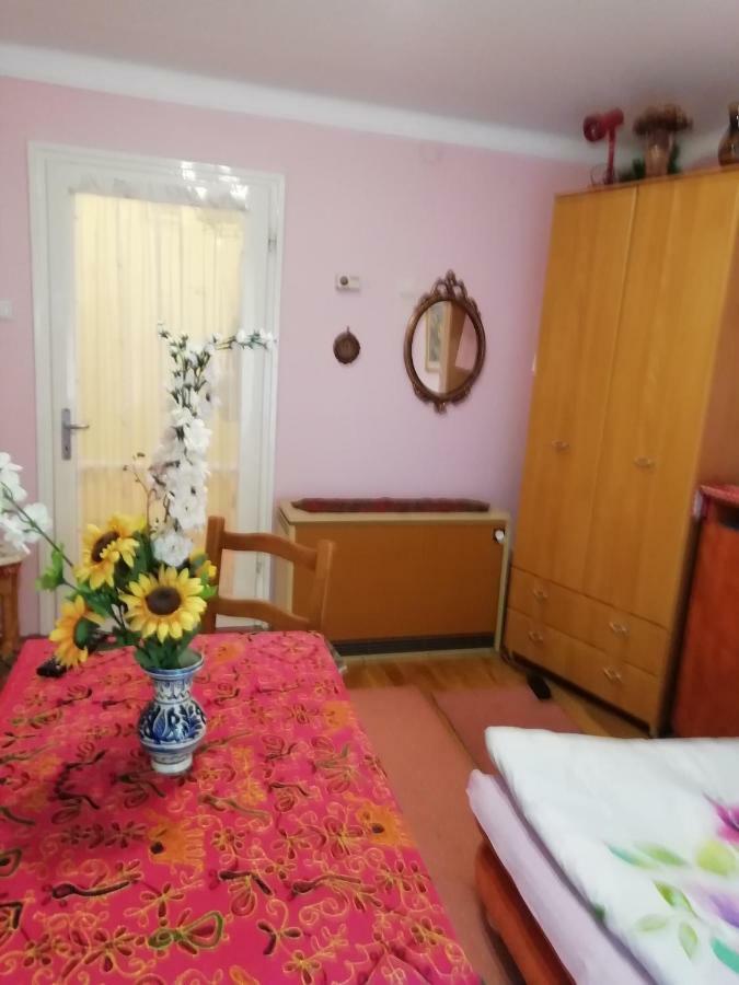 Gyoengyvirag Ueduelo - Mario Apartmán *
